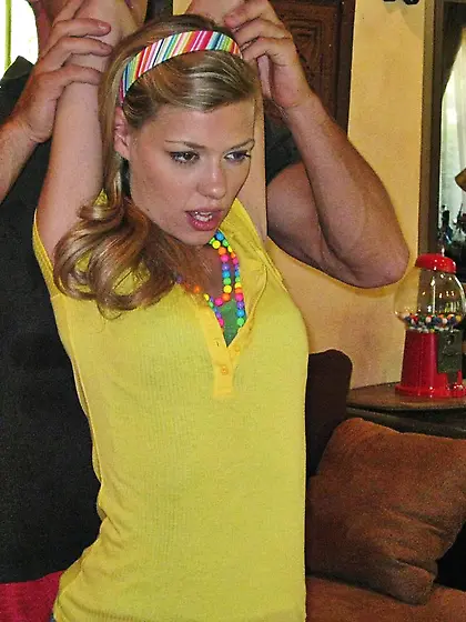 Naked oiled hottie Nicole Ray gets a relaxing massage then sucks