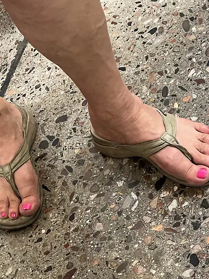 Beautiful BBW gilf feet at supermarket