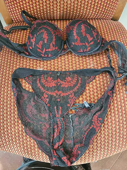 Wife's dirty undies /Culottes sales/Dirt pants/