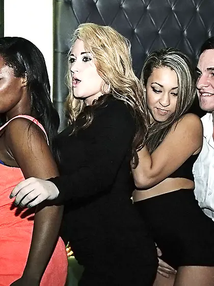 Ebony wet facesitting