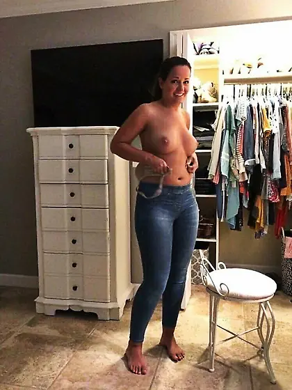 Sexy amateur wife’s love being photographed