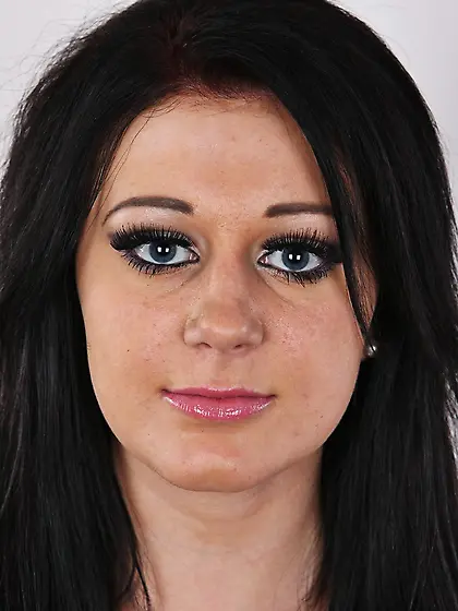 Chubby brunette hottie sexy