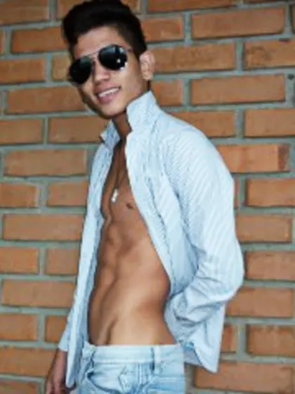 18 yo brunette Daniel.