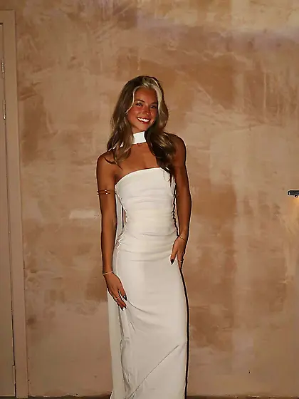 how would you destroy tight muscle slut mandi?