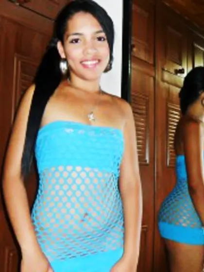 Brunette lucia perform anal