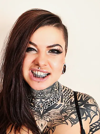 Chick with shaved temple and tattoos wants to differ from other