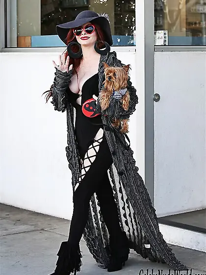 Phoebe Price Cleavage Photos