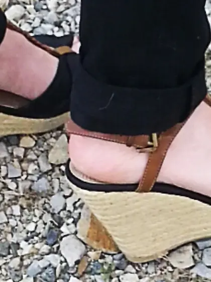 Voyeur Teen feet foot barefeet barefoot toes soles