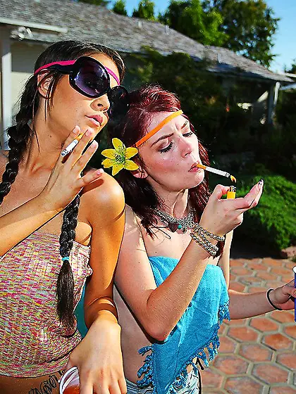 These sweet Jessi Palmer and Cindy Jones like beach parties with