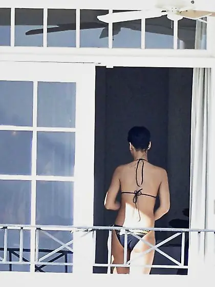 Rihanna-BARE- WARM SUPER-FUCKING-HOT SUPER-FUCKING-HOT !!!!! NO