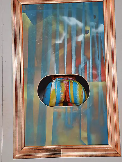 Luxurious cougar poses naked with her incredible booty covered i