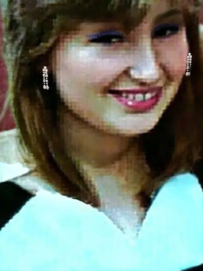 Intensely sexy mom milf wink. Face babe. Fuckable?