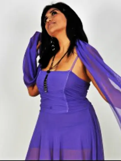 Brunette choc0latebbyy perform anal