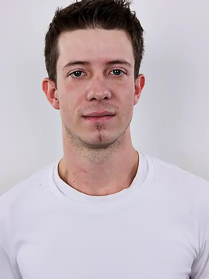 Cute gay wants a muscular hunk