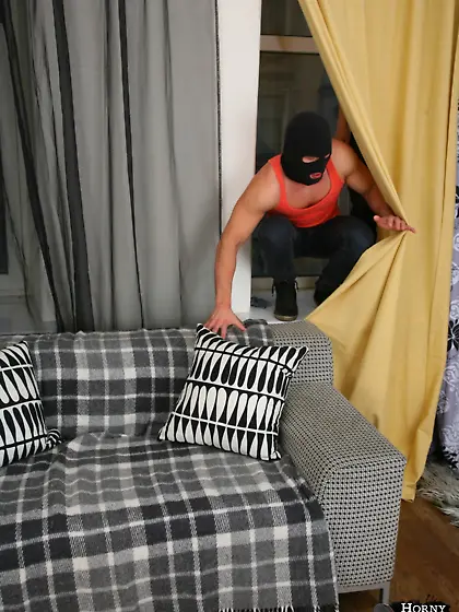 Bony gets pounded by two burglars