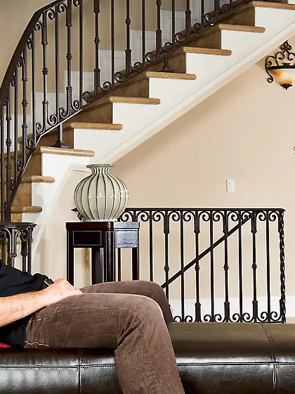 Glam blonde Lichelle Marie with fabulous juggs turns guy on and