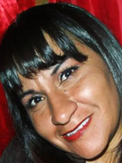 Brunette laura perform anal