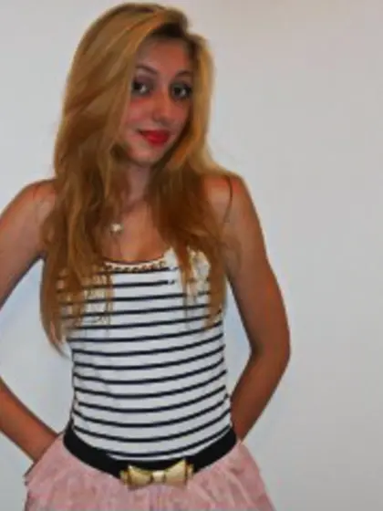 Blonde tamara perform dancing