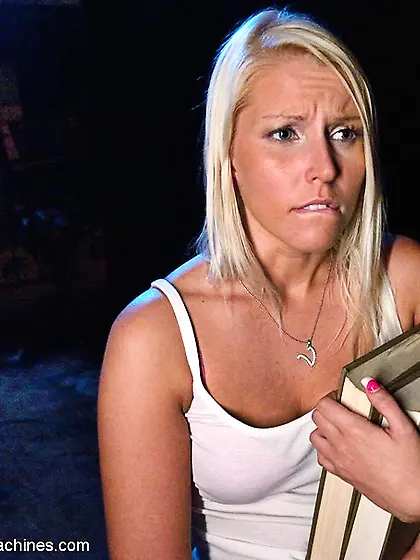 Blondie rides sybian rammed