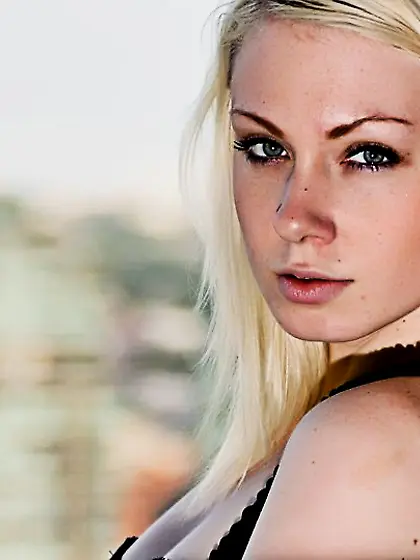 Salacious blonde with snow white skin Kelly Martin poses nude on