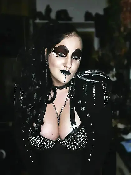 Sexy Gothic Queen