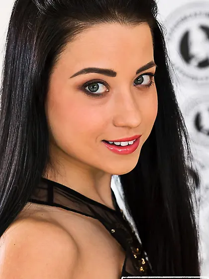 Quite the naughty grin for this hardcore model before she fucks