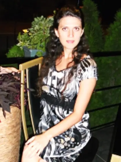 26 yo brunette Foruul.