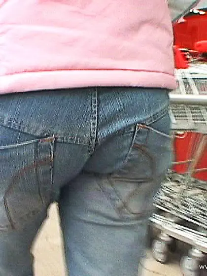 Alluring brunette gal with a trimmed pussy wants some nasty fun