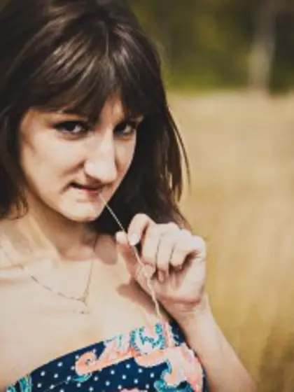 Brunette kseniamoon perform dancing