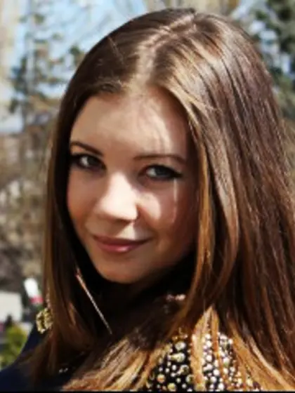 19 yo brunette Honeyjulia.