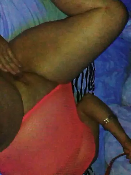 Babygirl bald pussy play