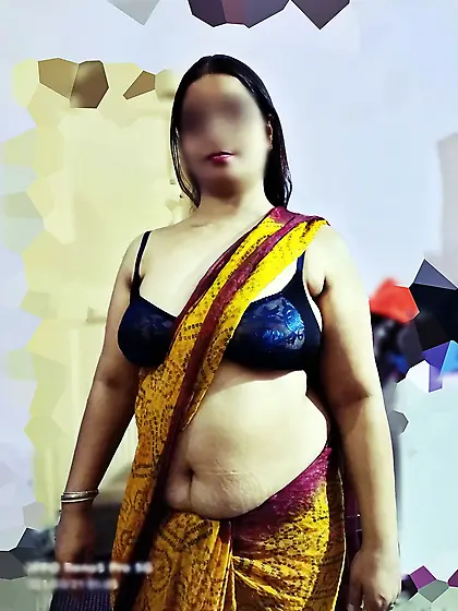 MILF BHABHI IN SEXY SAREE TEASING
