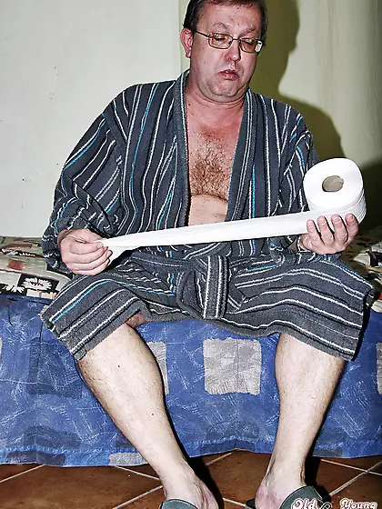 Naughty teenie inspects senior