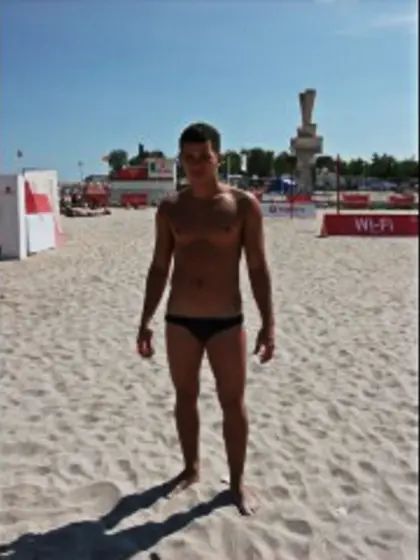 Brunette oscar perform close