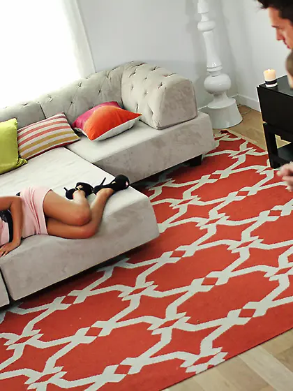 Oral sex beginning threesome