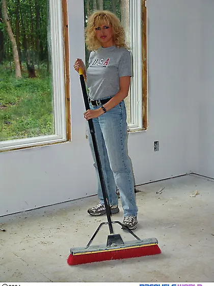 Older blonde bimbo takes