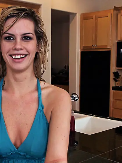 Chick roped bound sucks