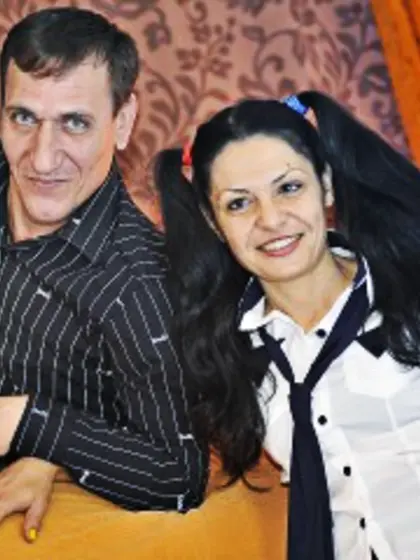 Brunette Peter and Brunette Mary Squirt.