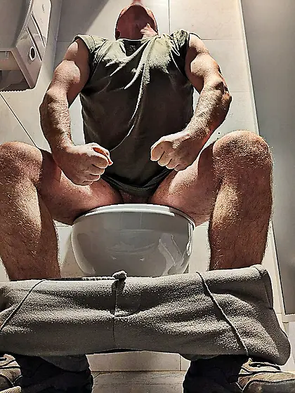 Andy Gymnast toilet rest stop lust 11