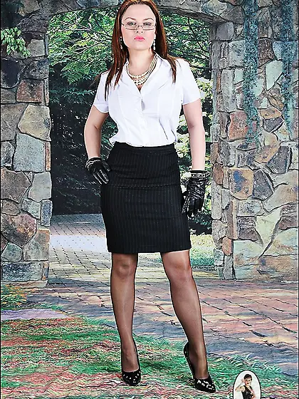 Lady Sonia takes her tight black skirt outdoors and teases us in