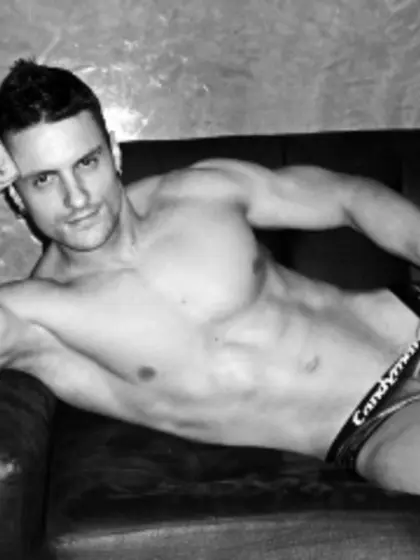 Brunette frank perform anal