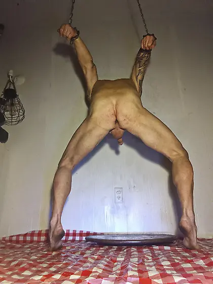 Longpig waits to be unchained to begin Training.