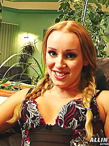 Blonde babe pussy flooded