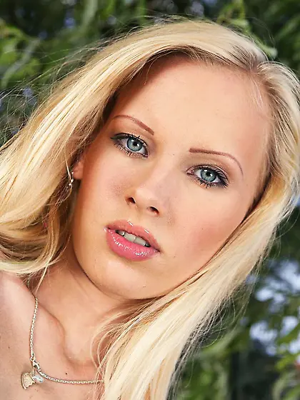 The beautiful blonde babe Gitta Blond with shaved pussy is eroti