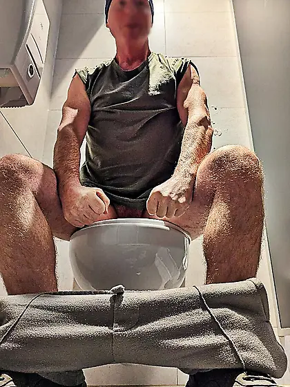 Andy Gymnast toilet rest stop lust 10
