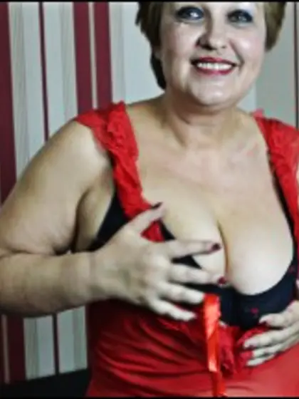 Brunette maturedesire perform cameltoe