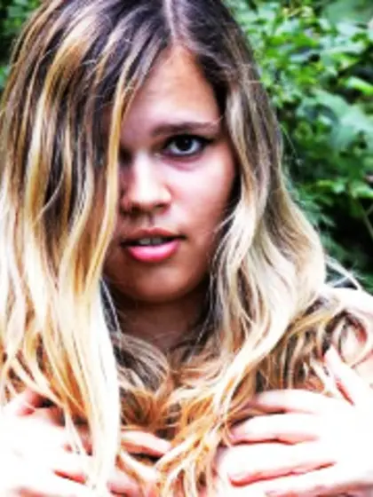 Brunette yuli4ka perform cameltoe