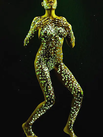 Impressive black lady with a curvy body shows her extravagant gr