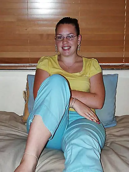 ANNA - SUPER-CUTE AUSSIE CHUBBY