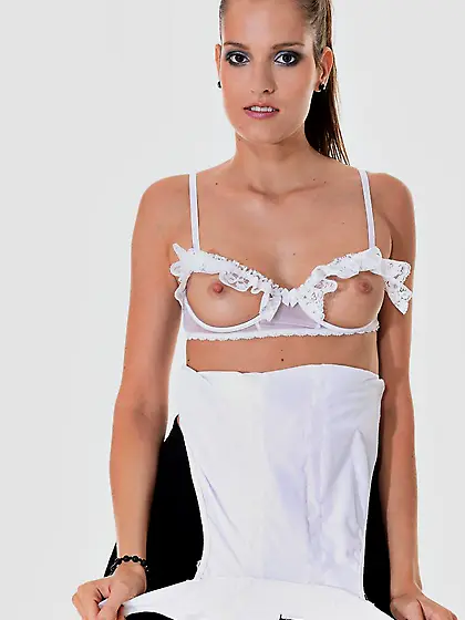 Pretty slender babe Jesie Jones hotly pulling off her lingerie i